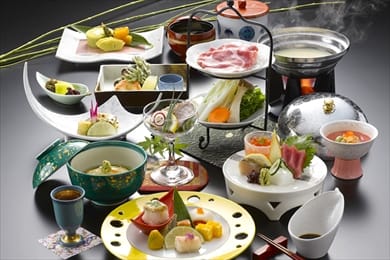 旬の食材をふんだんにとり入れた和会席。