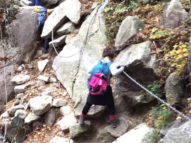 中登山道のクサリ場