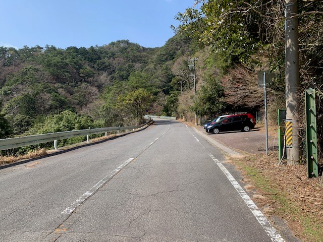 裏登山道に近い駐車場