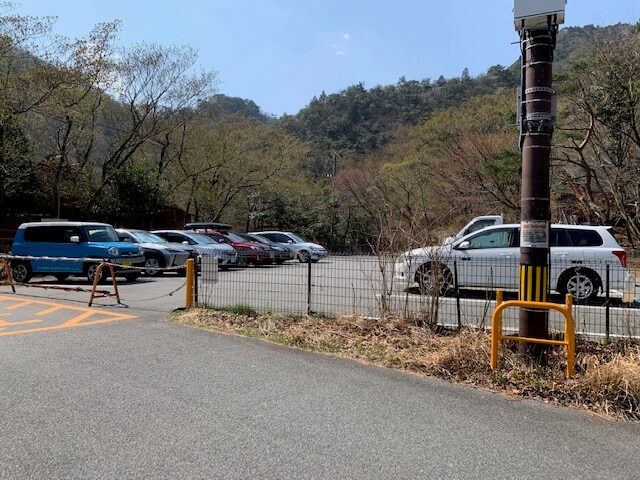 温泉街からアクセスする割谷駐車場