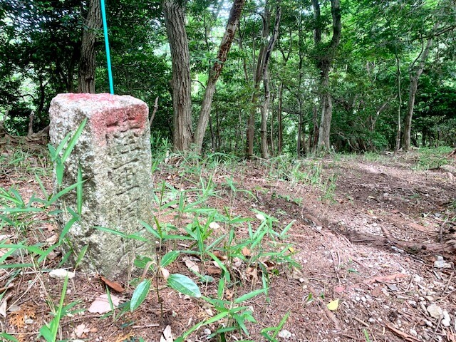 陸軍の石の標識