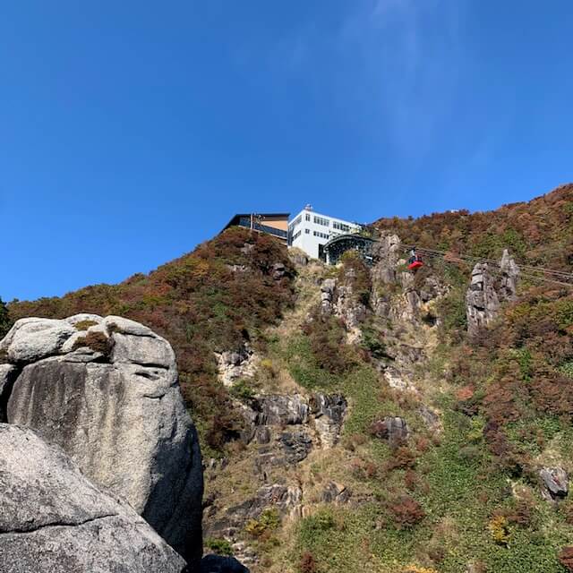 大黒岩から見た山上公園駅