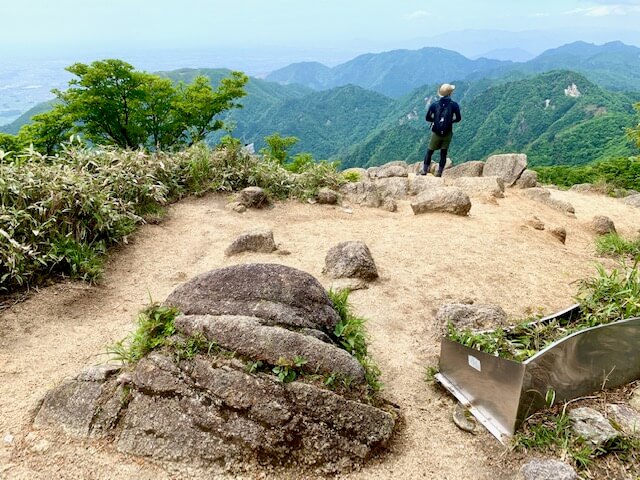 鎌ヶ岳の山頂南側