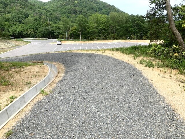 ハイキングコースから駐車場