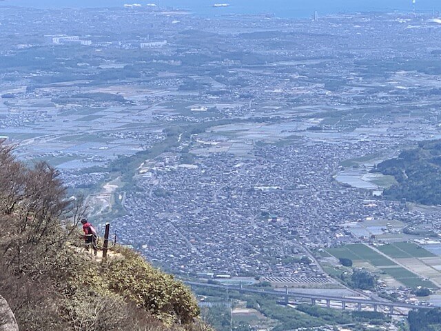 絶壁の上にある「見晴台」