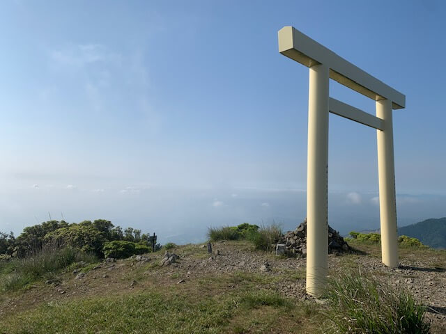 入道ヶ岳の大鳥居