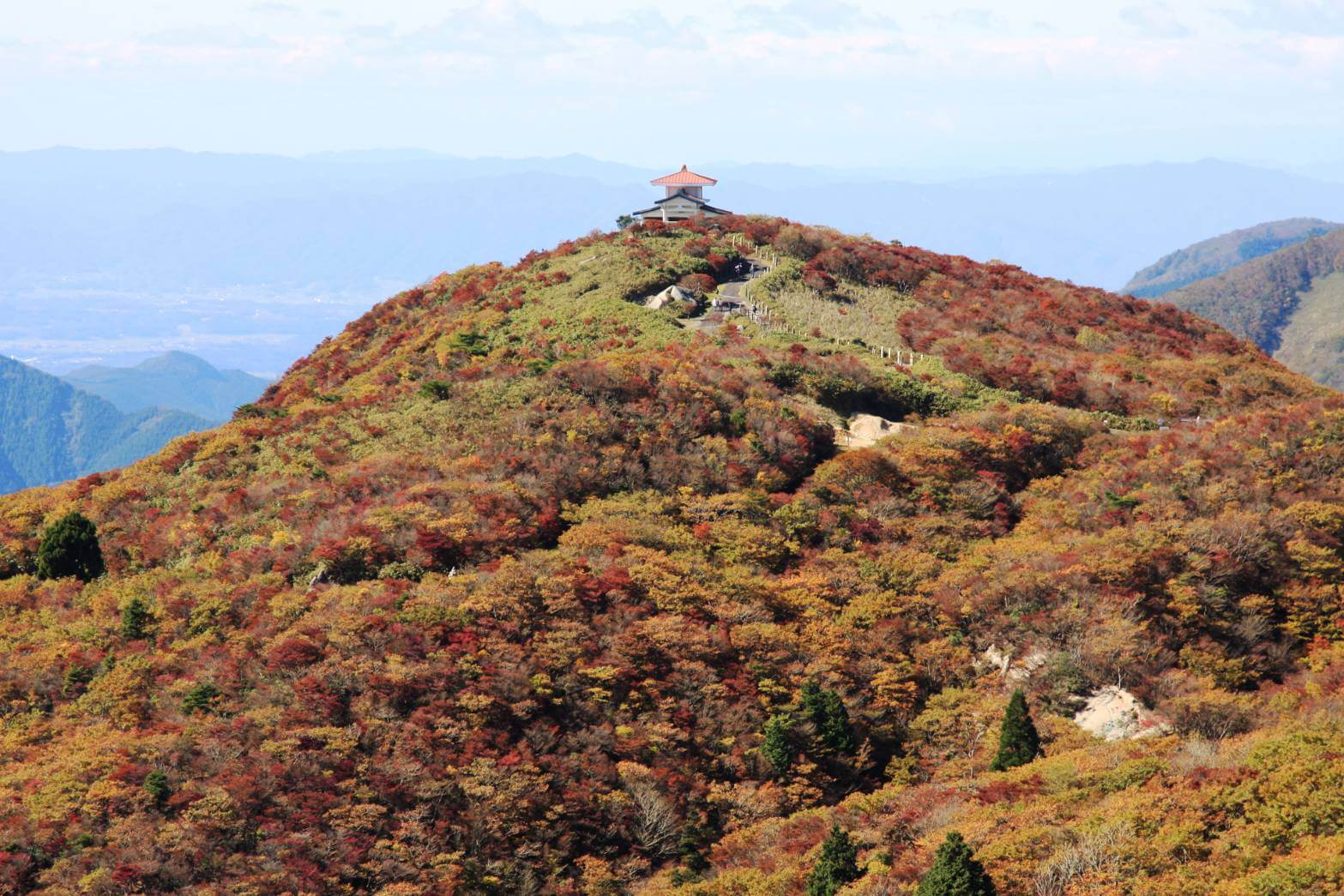 御在所岳の山上の紅葉