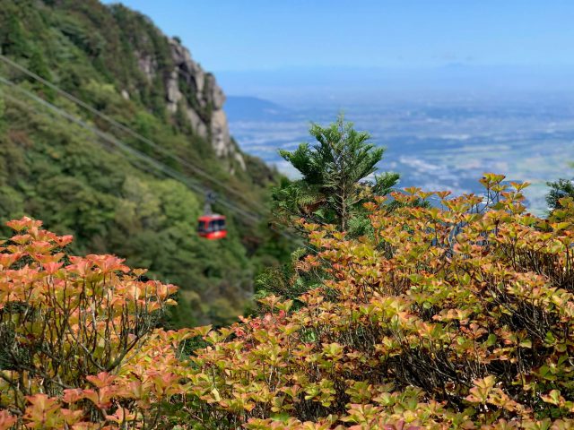 初秋の御在所岳とゴンドラ