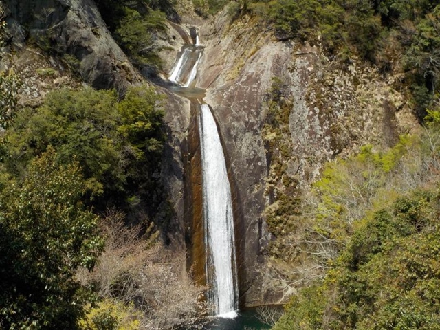 2. 布引の滝