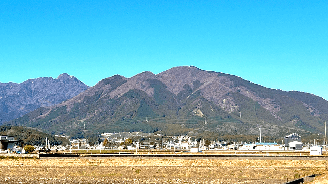 雲母峰