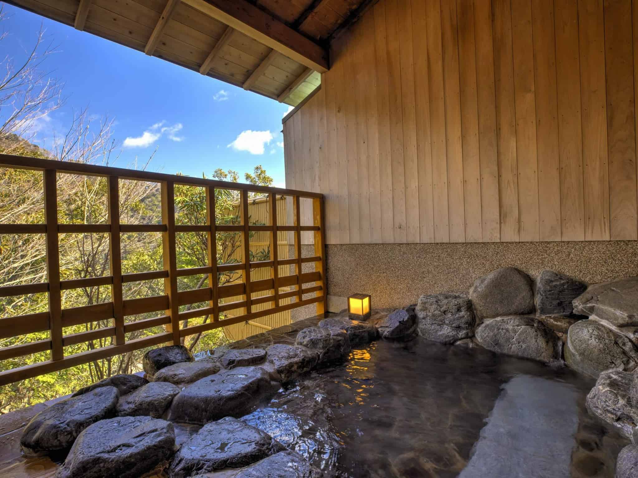 湯の山ロケ地資料館を訪れた際は湯の山温泉に宿泊